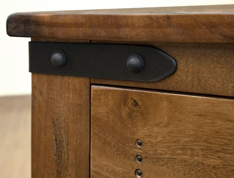 CÓMODA CON CAJONES IFD