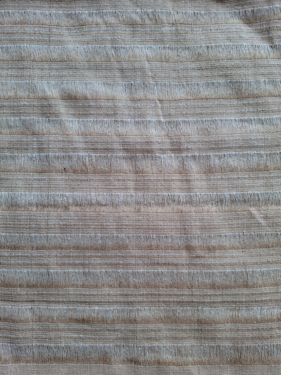 CAMINO BEIGE BRILLANTE DE TELAR