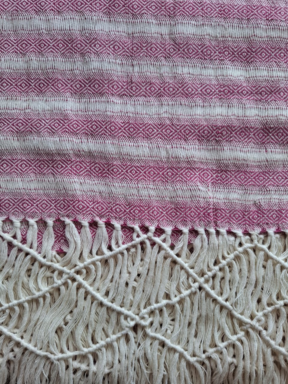 CAMINO ROSA CLARO DE MACRAMÉ